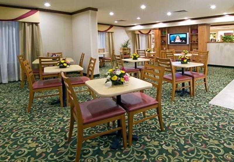 Fairfield Inn & Suites By Marriott San Antonio Airport/North Star Mall Restaurant photo