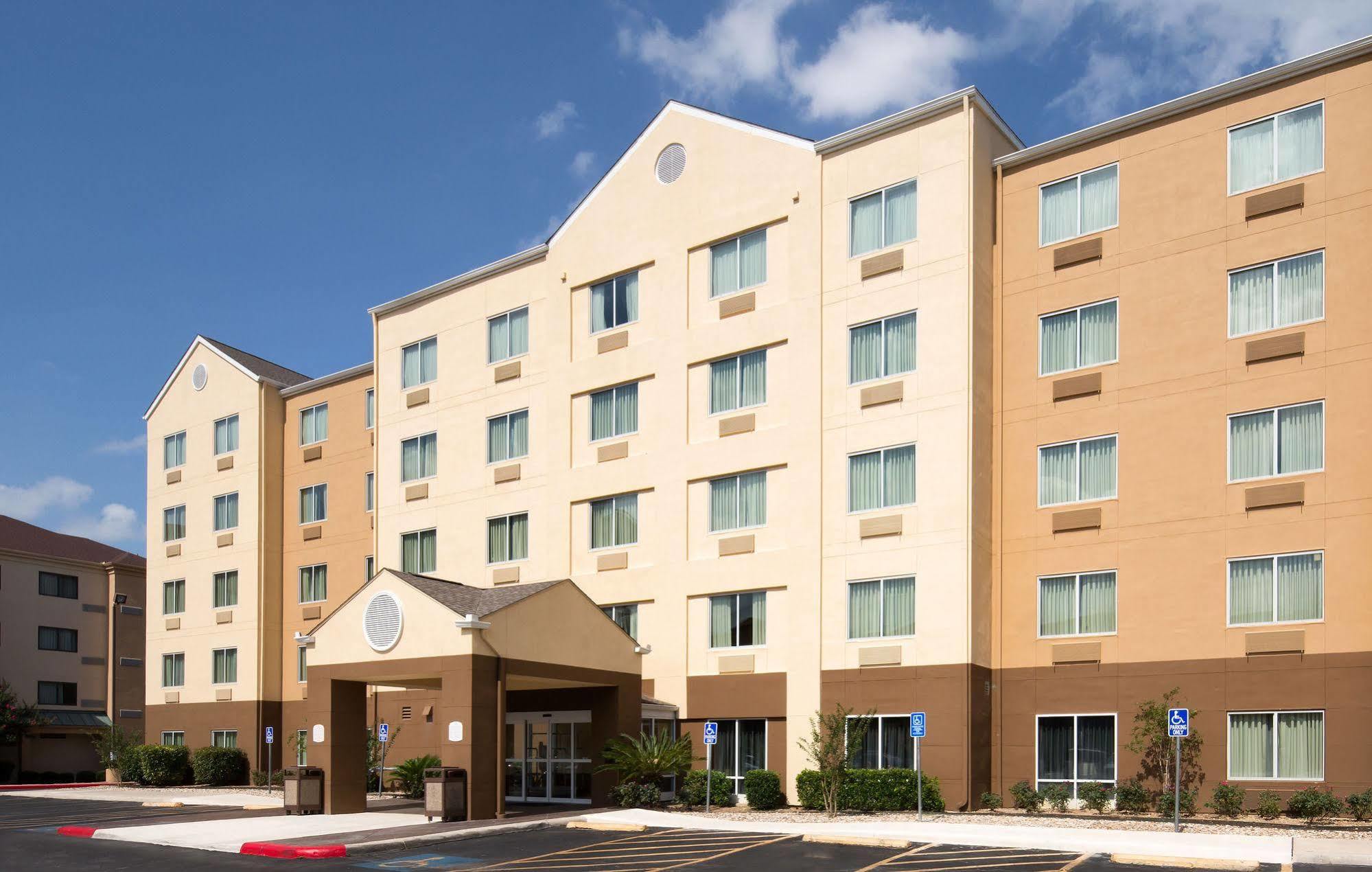 Fairfield Inn & Suites By Marriott San Antonio Airport/North Star Mall Exterior photo